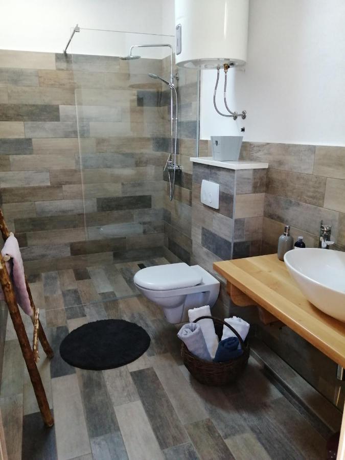 Bed and Breakfast Marcelovi Dvori Pirovac Exterior foto