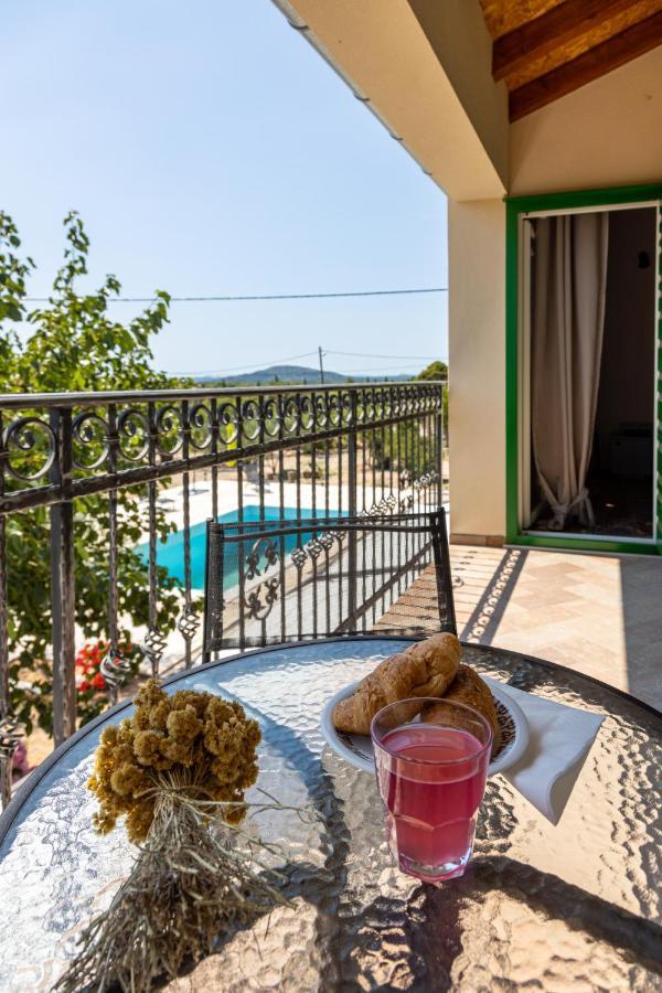 Bed and Breakfast Marcelovi Dvori Pirovac Exterior foto