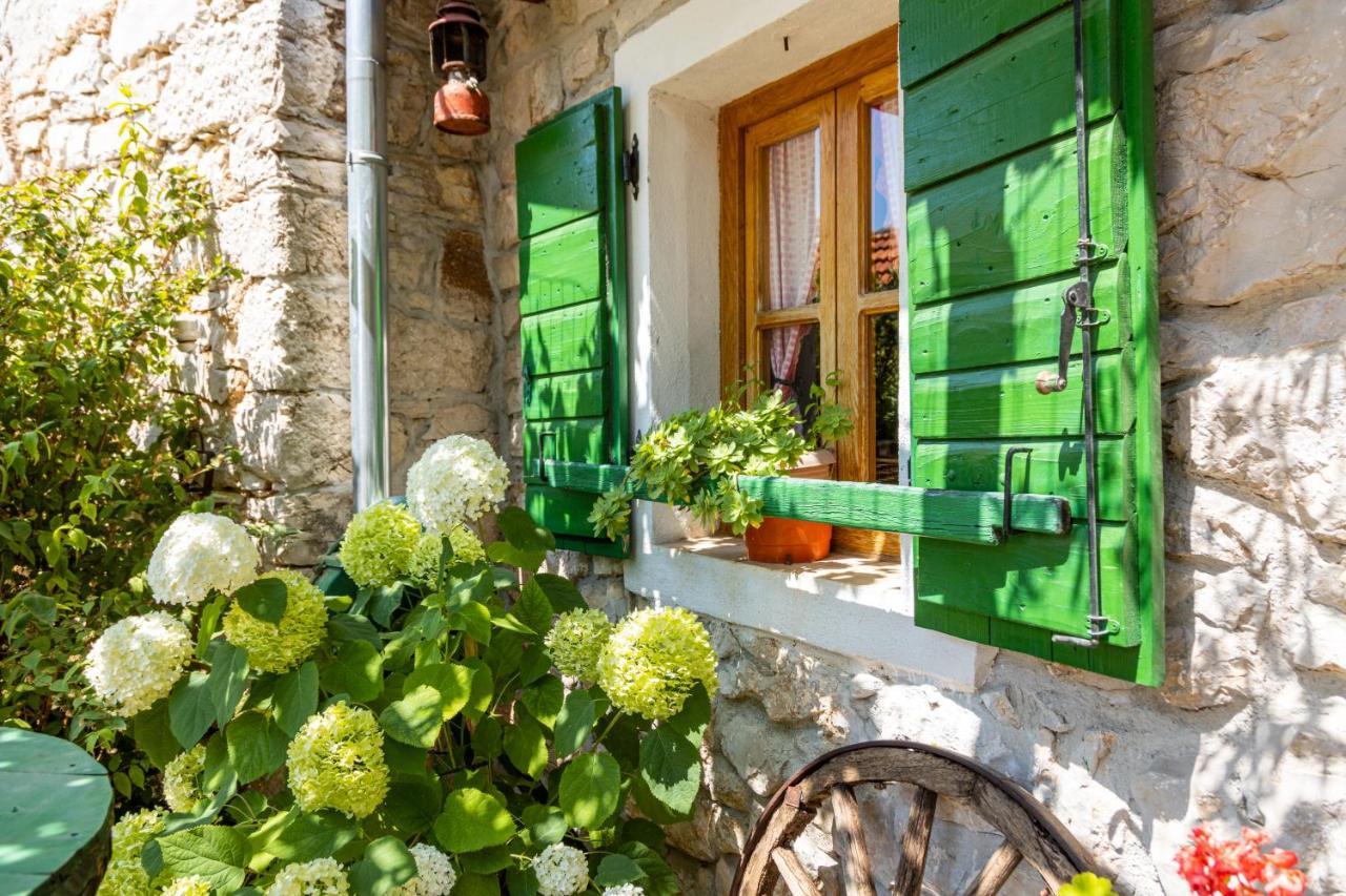 Bed and Breakfast Marcelovi Dvori Pirovac Exterior foto