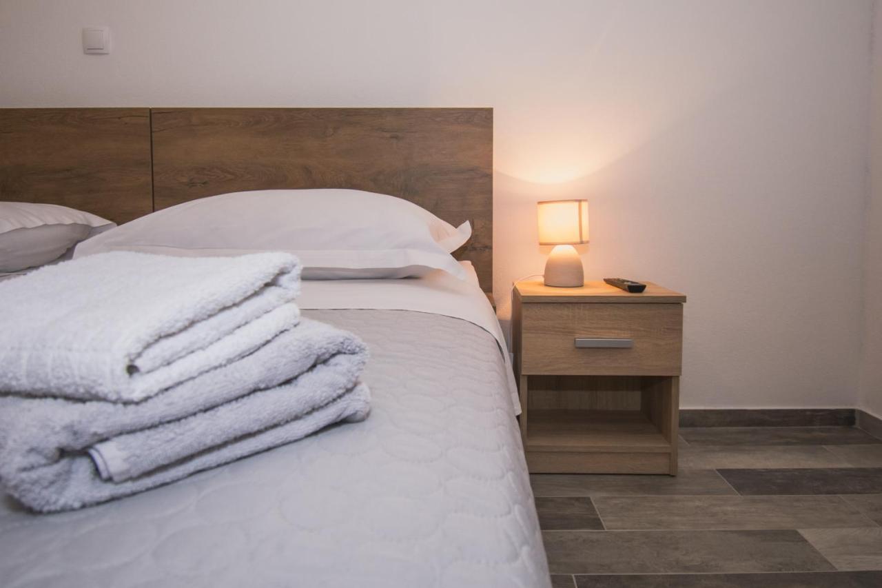 Bed and Breakfast Marcelovi Dvori Pirovac Habitación foto
