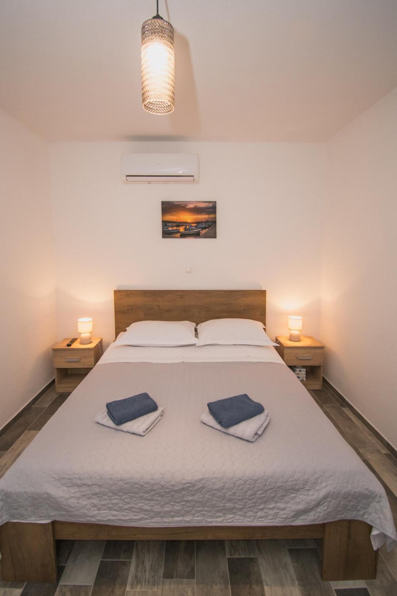 Bed and Breakfast Marcelovi Dvori Pirovac Habitación foto