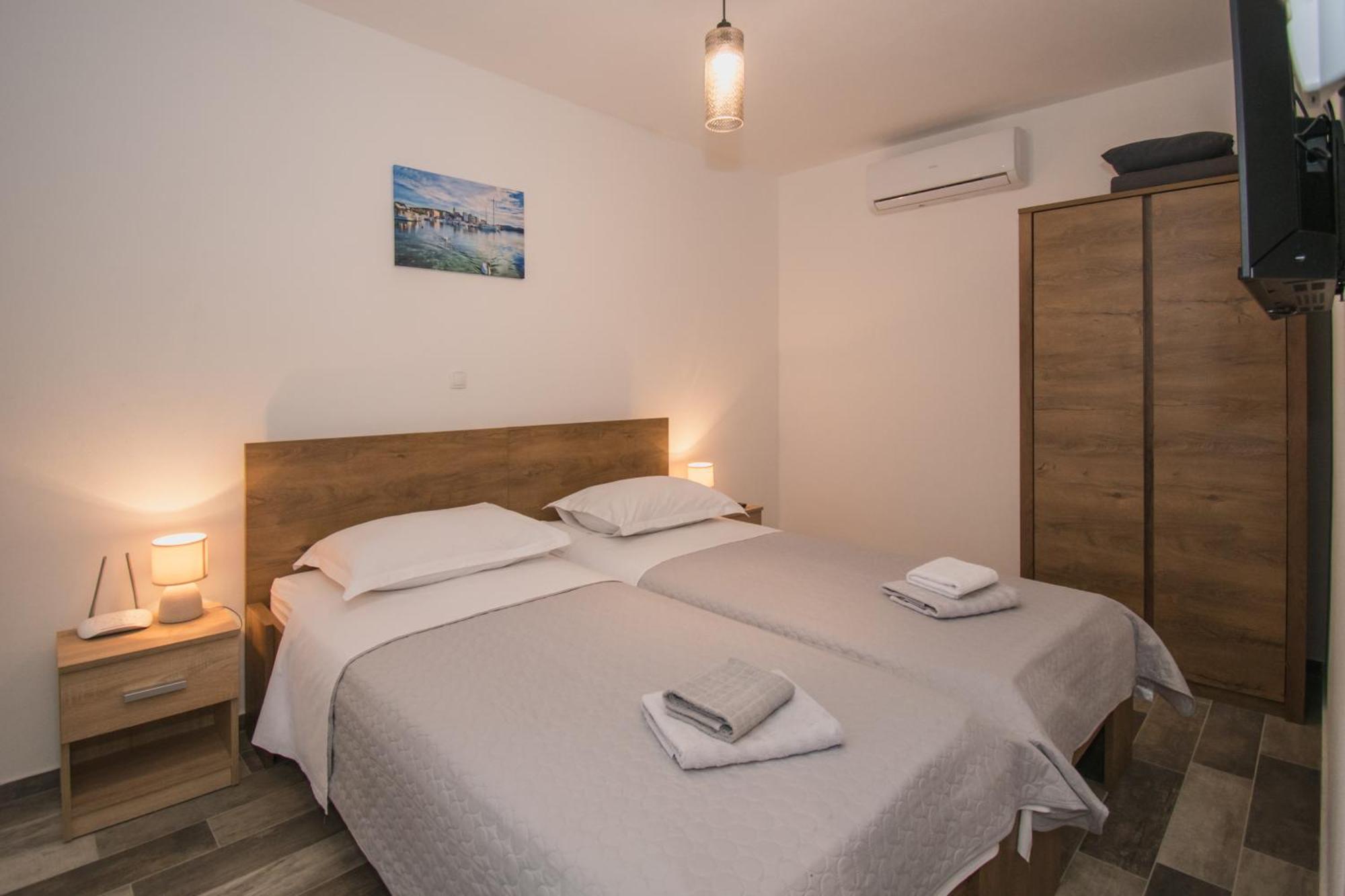 Bed and Breakfast Marcelovi Dvori Pirovac Habitación foto