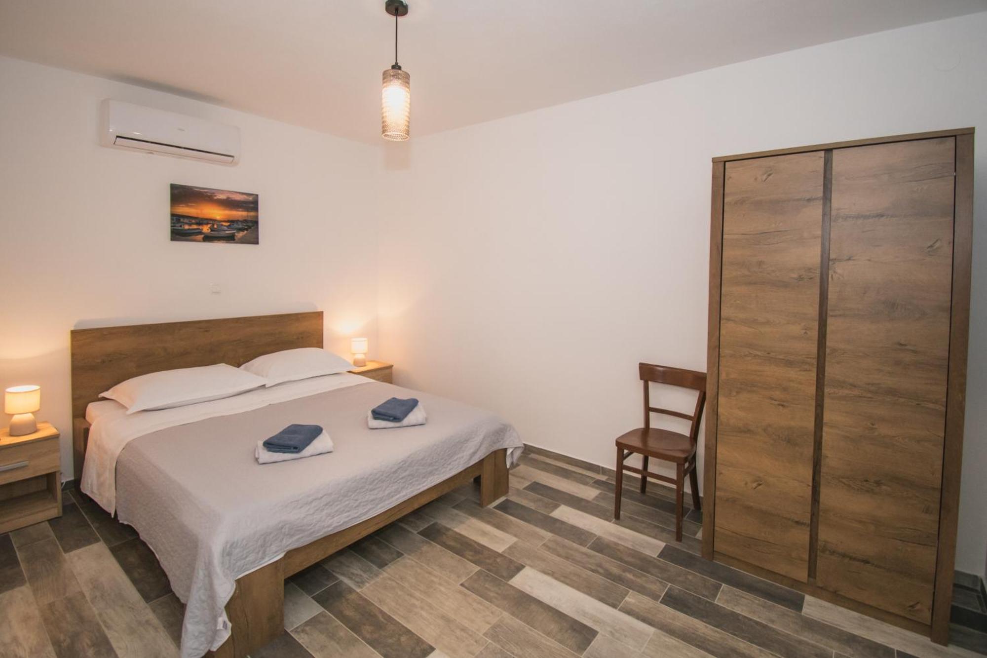 Bed and Breakfast Marcelovi Dvori Pirovac Habitación foto