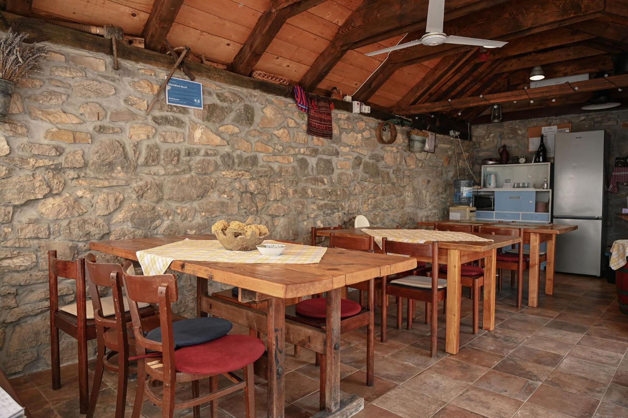 Bed and Breakfast Marcelovi Dvori Pirovac Exterior foto