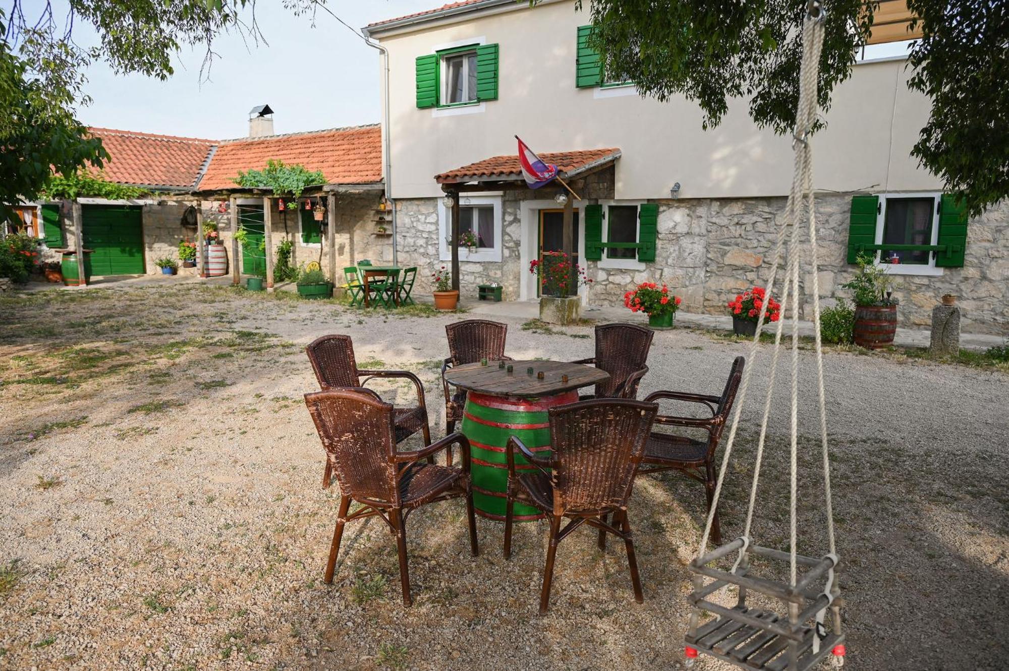 Bed and Breakfast Marcelovi Dvori Pirovac Exterior foto