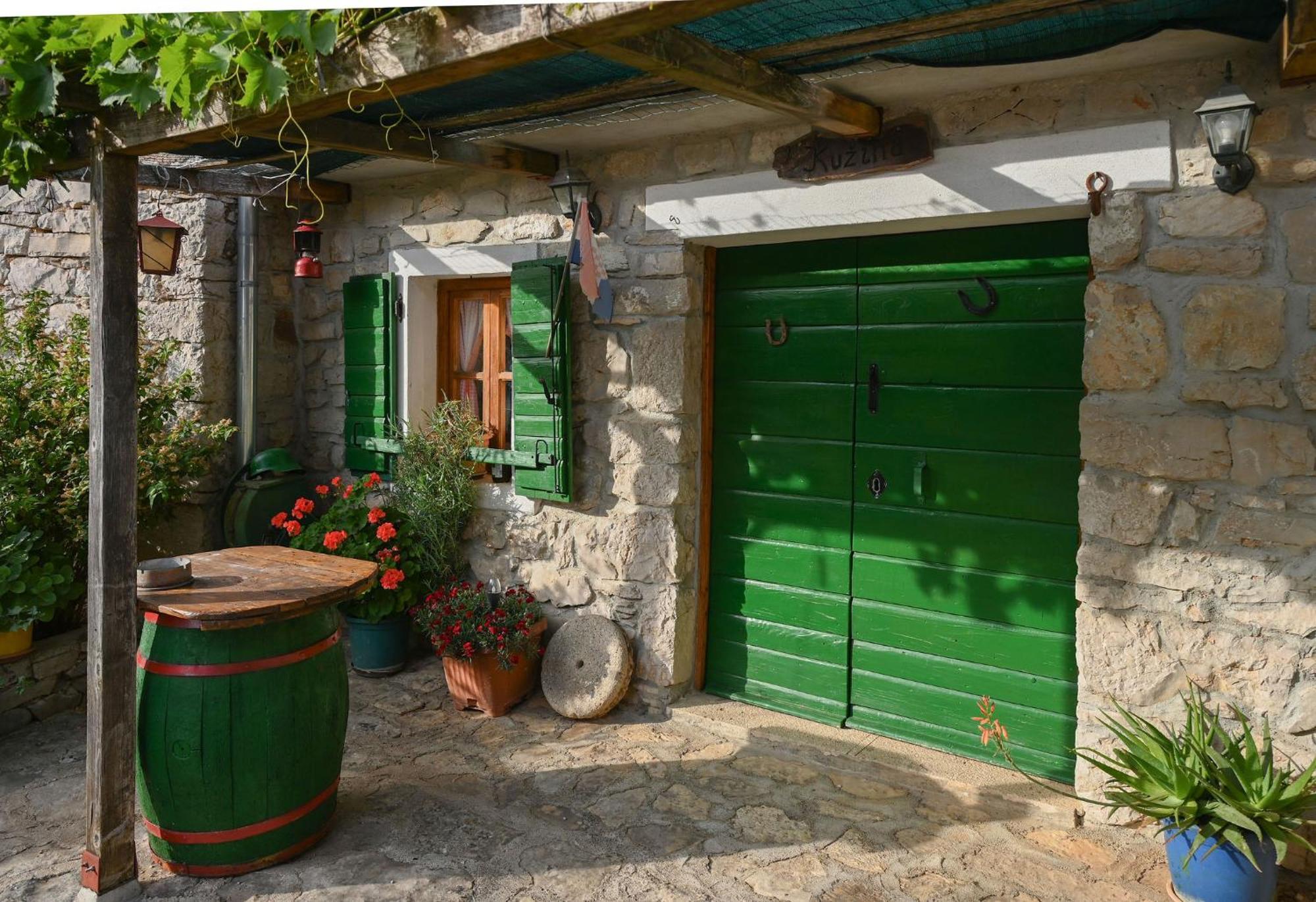 Bed and Breakfast Marcelovi Dvori Pirovac Exterior foto